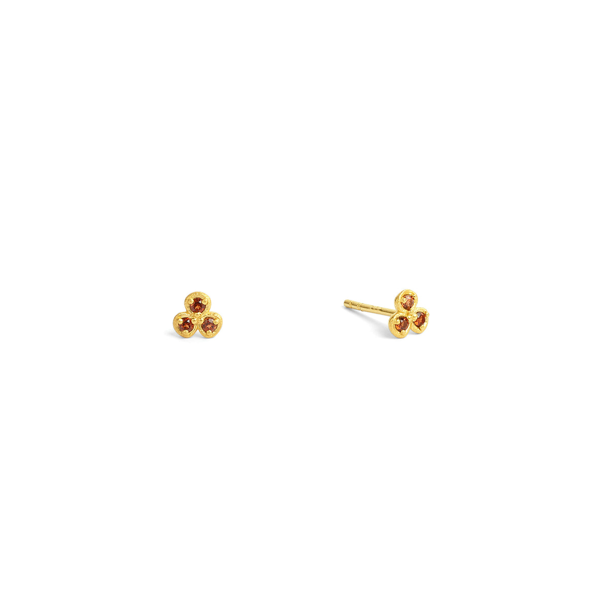 Ohrstecker Liari von BERND WOLF aus 24-Karat-goldplattiertem Sterlingsilber mit Granat, Designlinie Flowertimes.