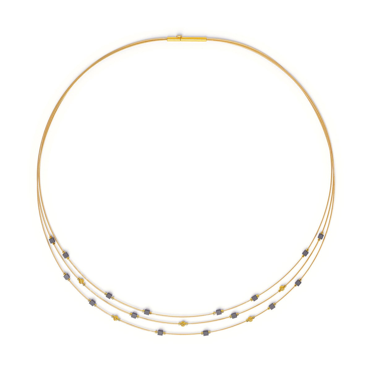 Collier Cubetina von BERND WOLF aus 24-Karat-goldplattiertem Sterlingsilber mit Hämatin matt, Designlinie Cubes.