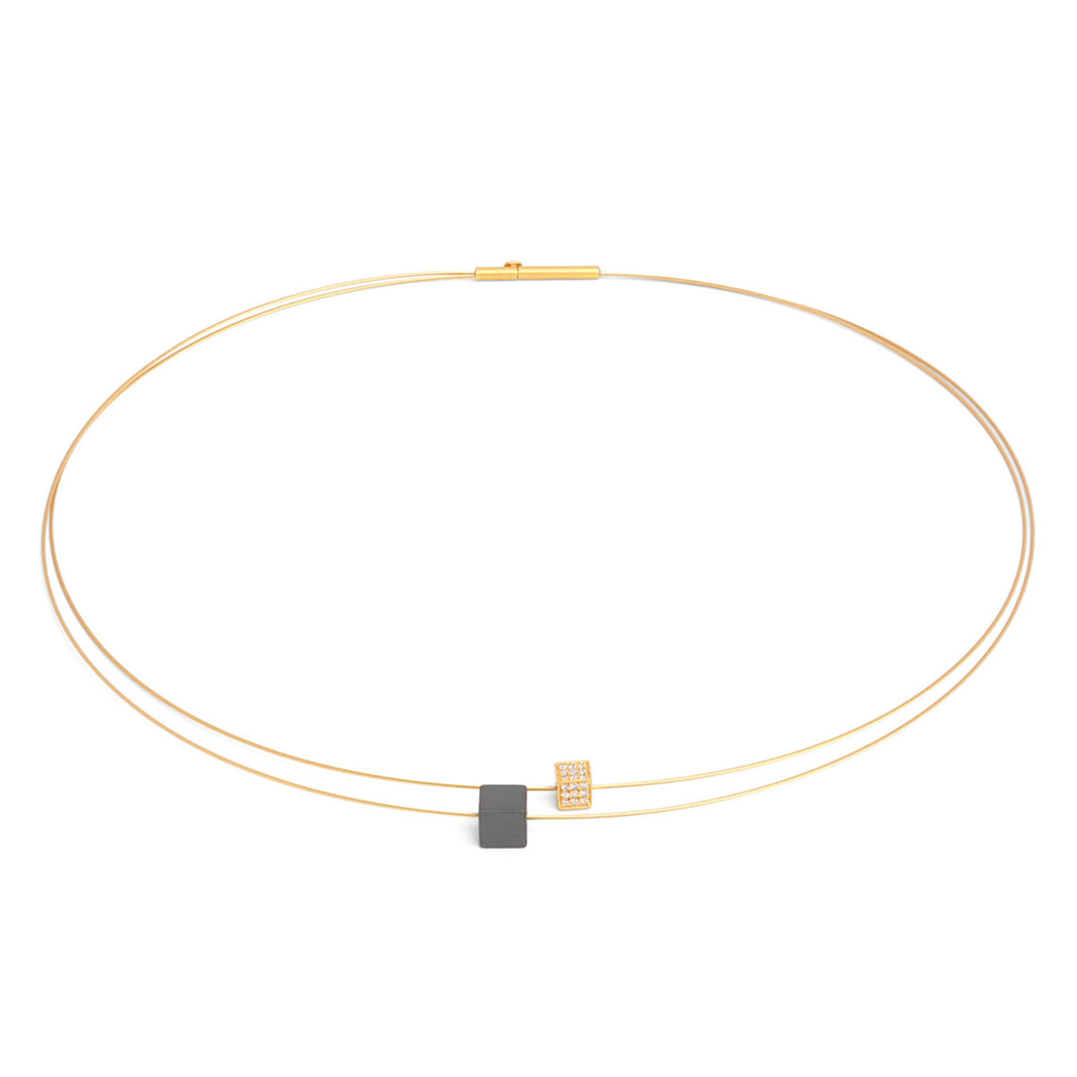 Collier Cubetta von BERND WOLF aus 24-Karat-goldplattiertem Sterlingsilber mit Hämatin matt, Designlinie Cubes.