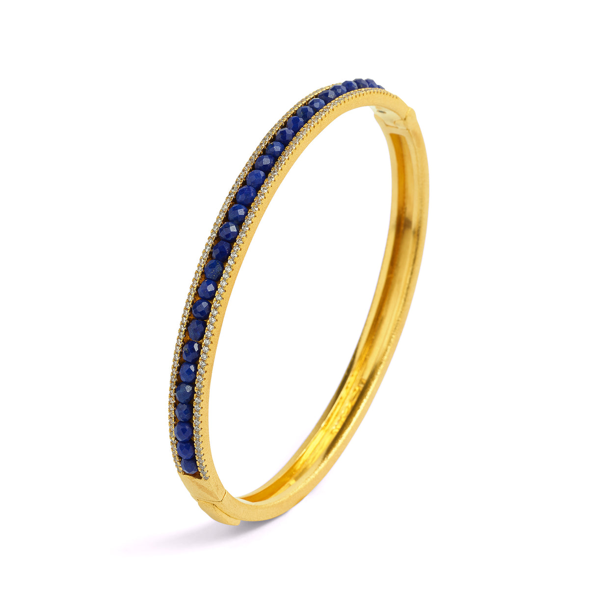 Armreif Alana von BERND WOLF aus 24-Karat-goldplattiertem Sterlingsilber mit Lapislazuli, Designlinie Sparkling Pavé.