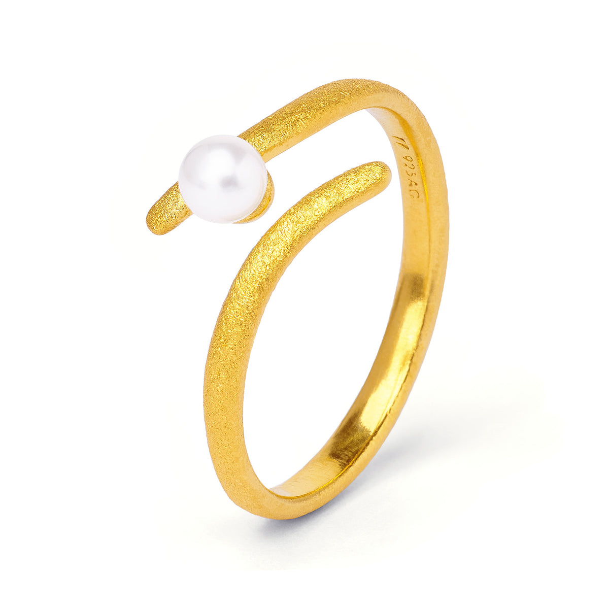 Ring Tema von BERND WOLF aus 24-Karat-goldplattiertem Sterlingsilber mit Süßwasserperle, Designlinie Basics.