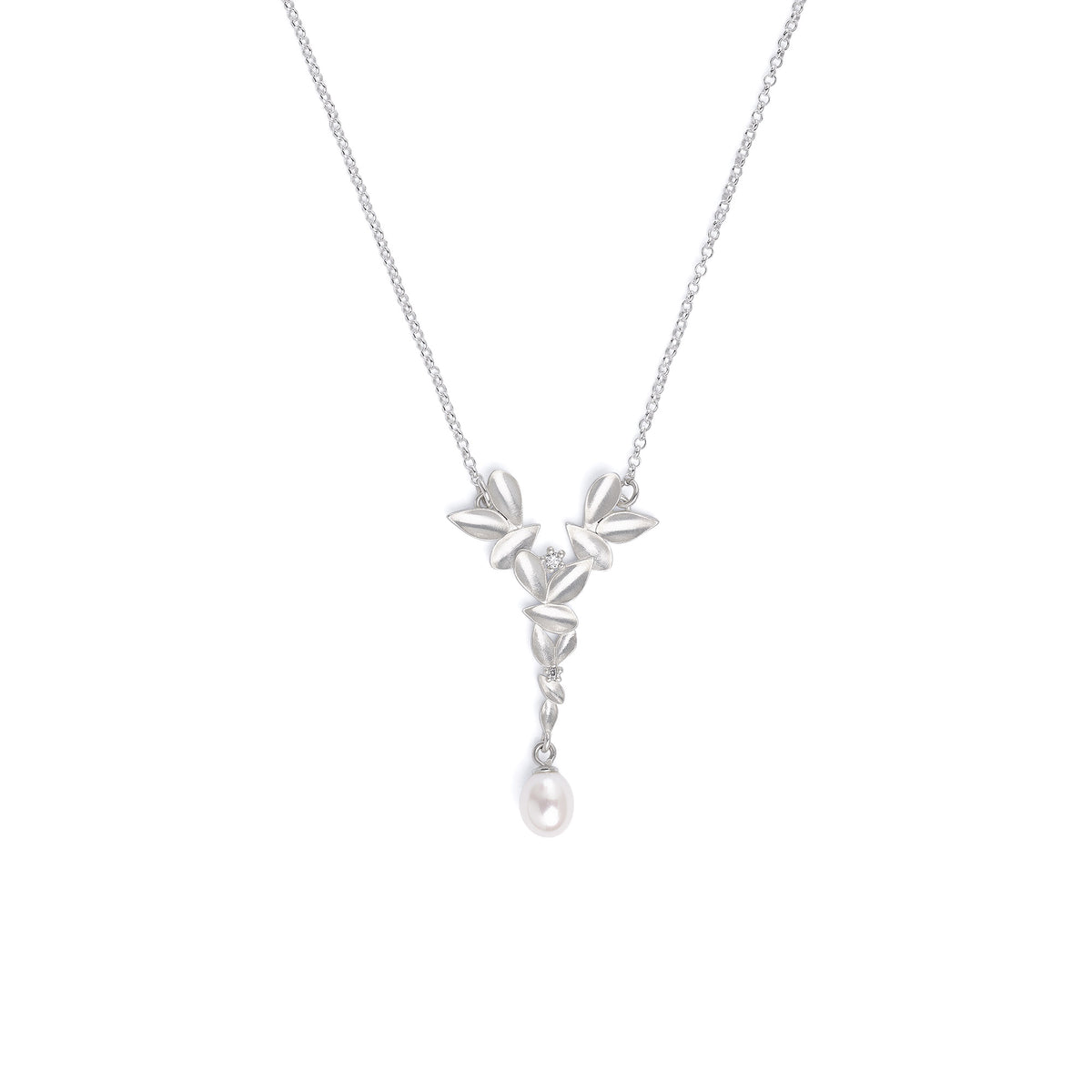 Kette mit Anhänger Yolani von BERND WOLF aus 925er Sterlingsilber mit Süßwasserperle, Designlinie Leaves.