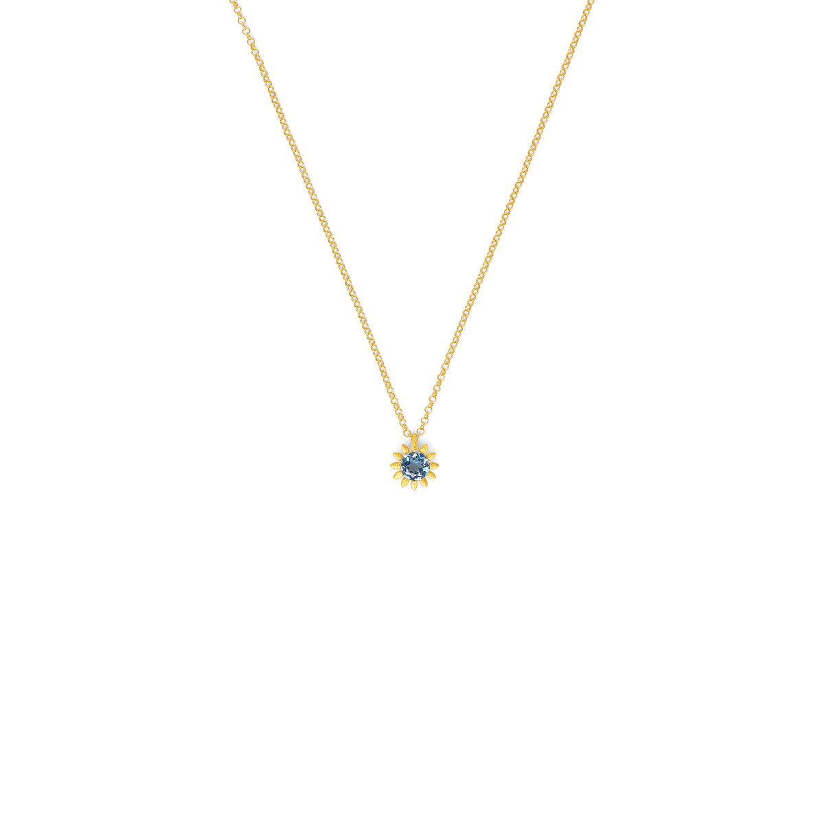 Kette mit Anhänger Soleil von BERND WOLF aus 24-Karat-goldplattiertem Sterlingsilber mit Topas blau, Designlinie Soleil.