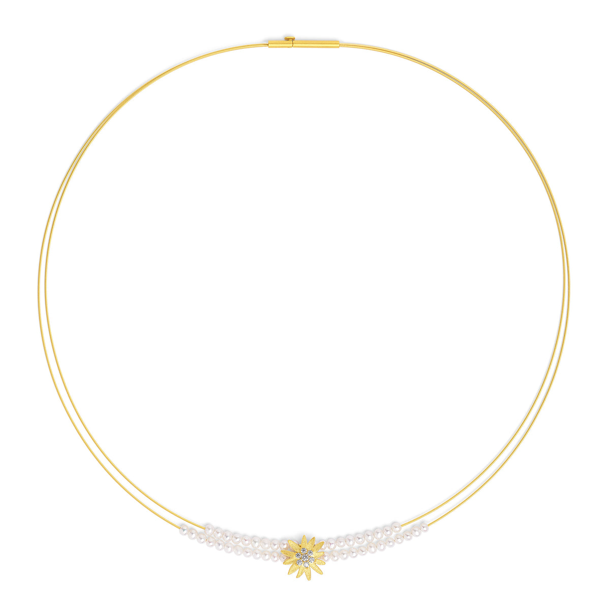 Collier Alma von BERND WOLF aus 24-Karat-goldplattiertem Sterlingsilber mit Süßwasserperle, Designlinie Bergwelt.