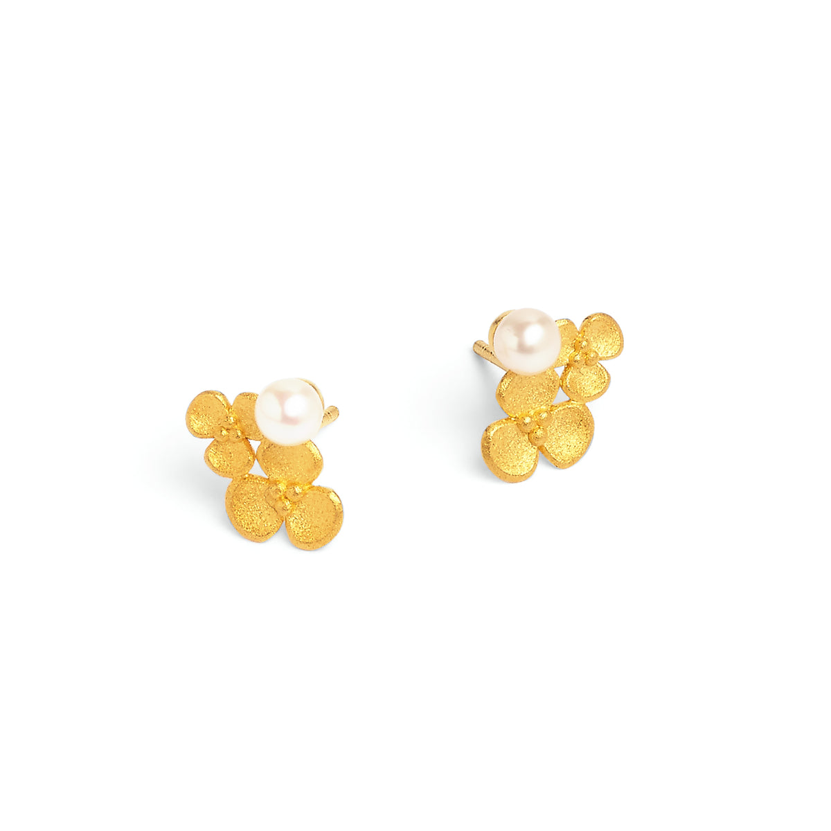 Ohrstecker Lenette von BERND WOLF aus 24-Karat-goldplattiertem Sterlingsilber mit Süßwasserperle, Designlinie Flowertimes.