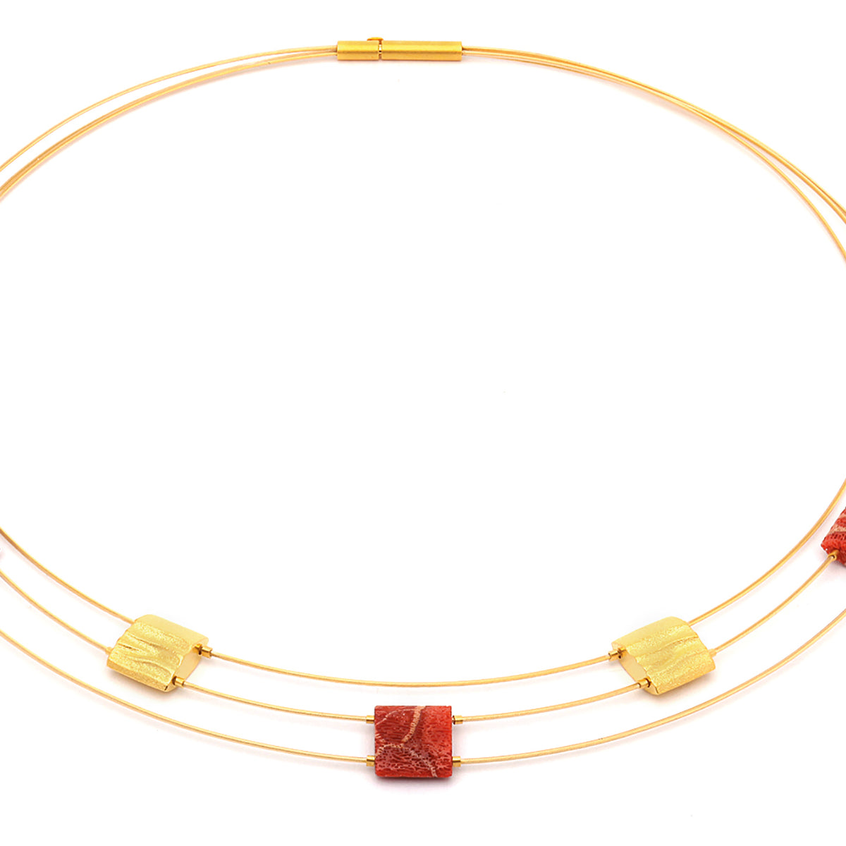 Collier Aladune von BERND WOLF aus 24-Karat-goldplattiertem Sterlingsilber mit Wurzelkoralle, Designlinie Specials.