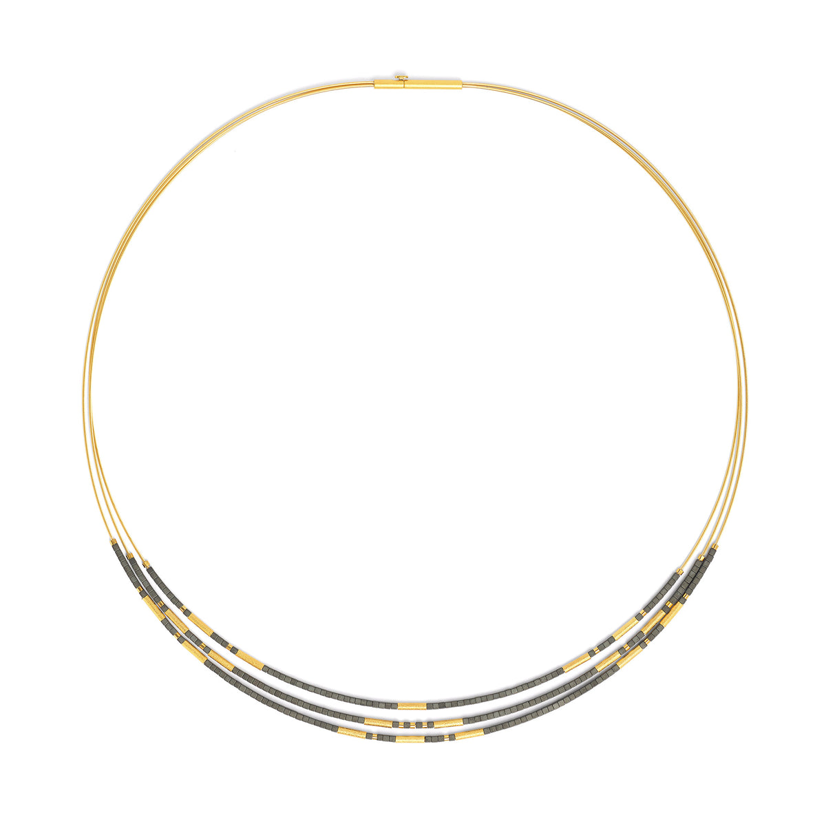 Collier Clivia von BERND WOLF aus 24-Karat-goldplattiertem Sterlingsilber mit Hämatin matt, Designlinie Cleopatra.