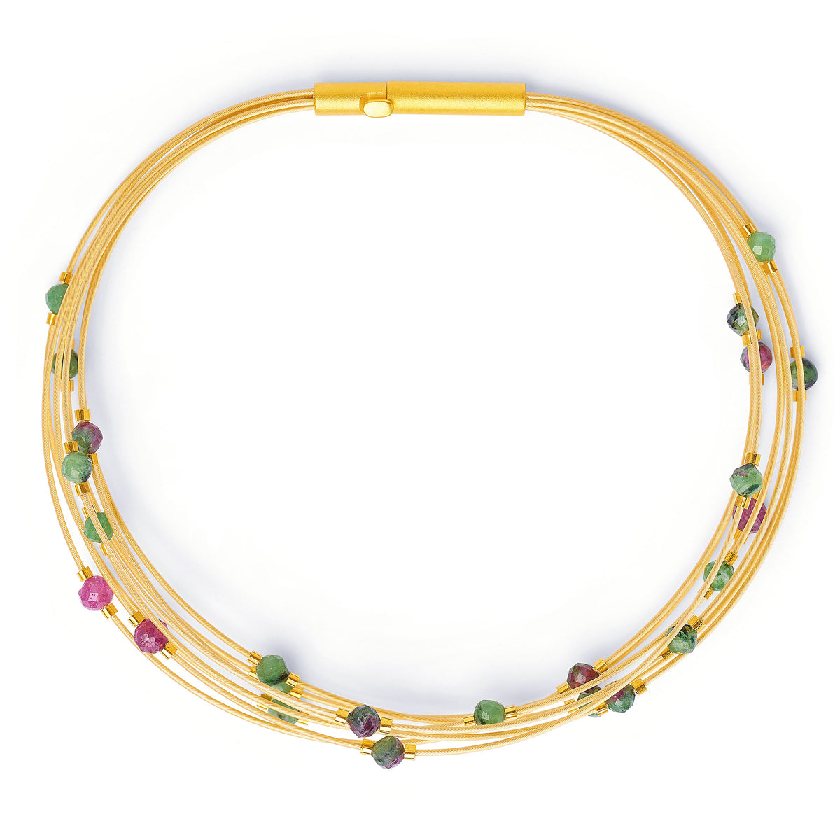 Armreif Planeas von BERND WOLF aus 24-Karat-goldplattiertem Sterlingsilber mit Rubin-Zoisit, Designlinie Apasiona.