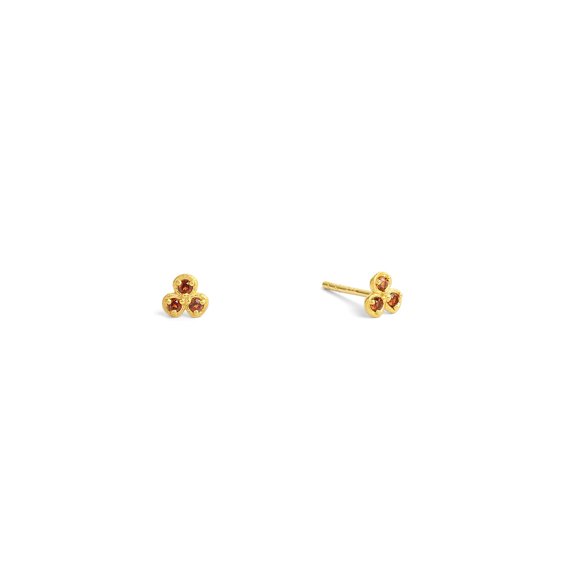 Ohrstecker Liari von BERND WOLF aus 24-Karat-goldplattiertem Sterlingsilber mit Granat, Designlinie Flowertimes.