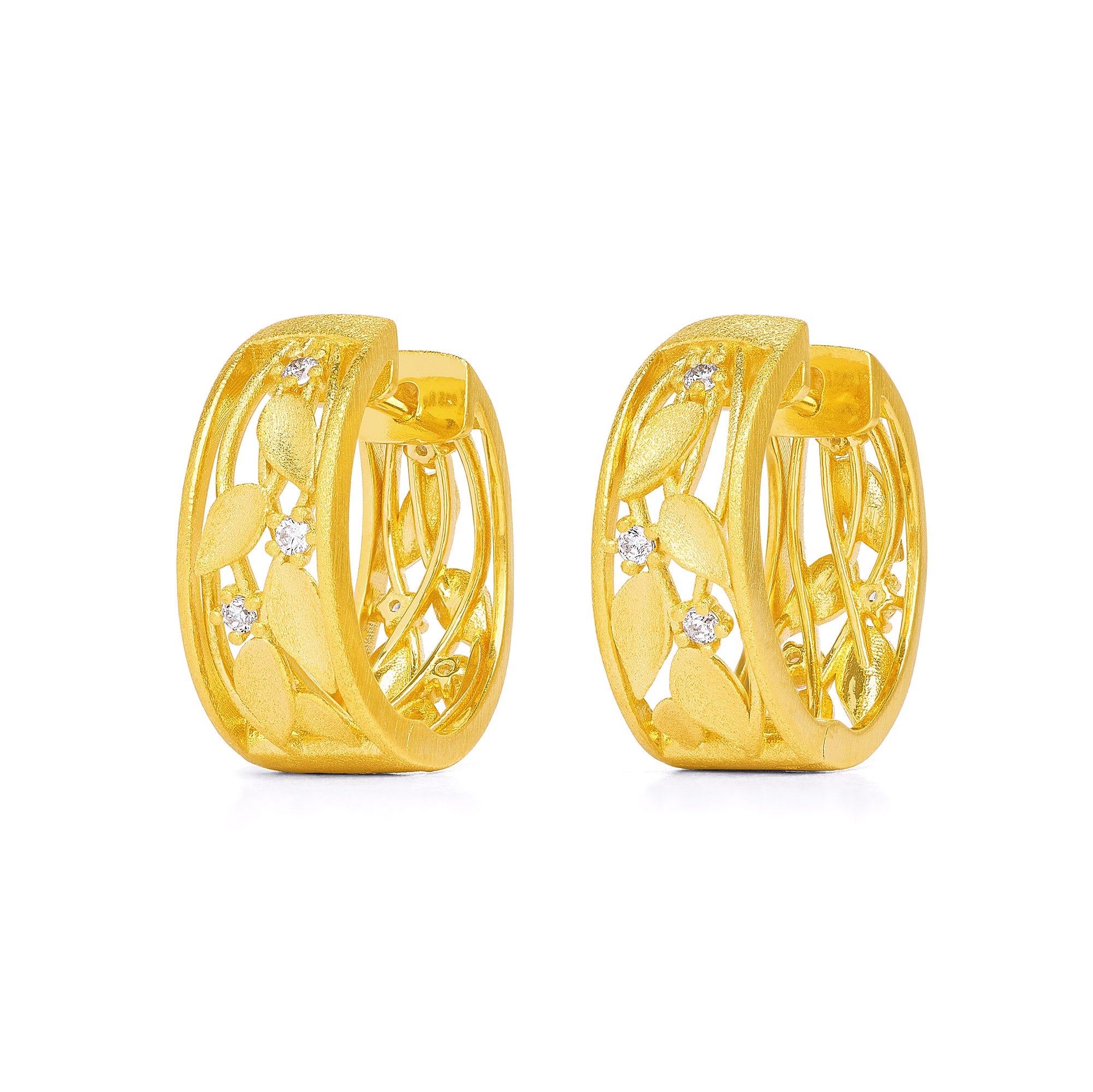 Creolen Drilias von BERND WOLF aus 24-Karat-goldplattiertem Sterlingsilber mit Zirkonia, Designlinie Leaves.