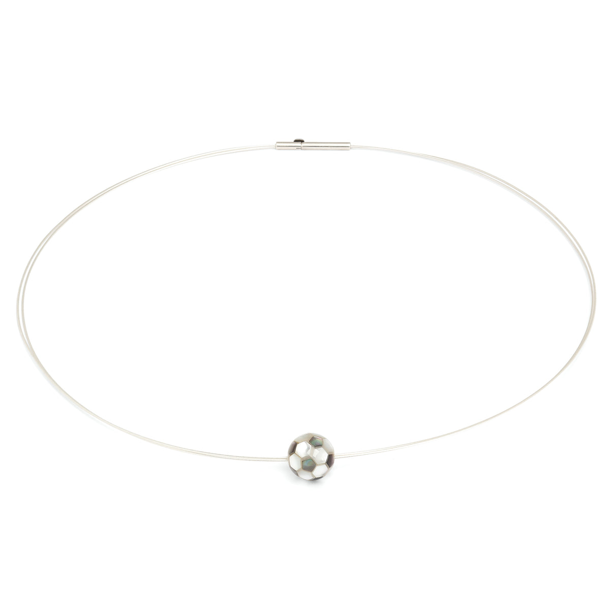 Collier Fußball von BERND WOLF aus 925er Sterlingsilber mit schwarzer Perlmutt, Designlinie Orbit.