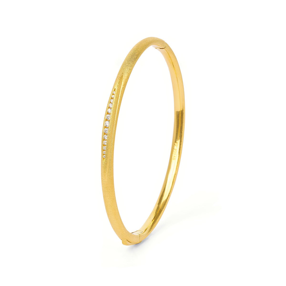Armreif Veniza von BERND WOLF aus 24-Karat-goldplattiertem Sterlingsilber mit Zirkonia, Designlinie Navette.