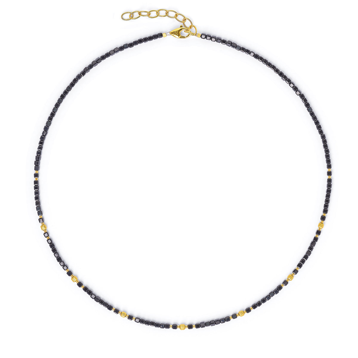 Halskette Cuseva von BERND WOLF aus 24-Karat-goldplattiertem Sterlingsilber mit Spinell, Designlinie Cubes.