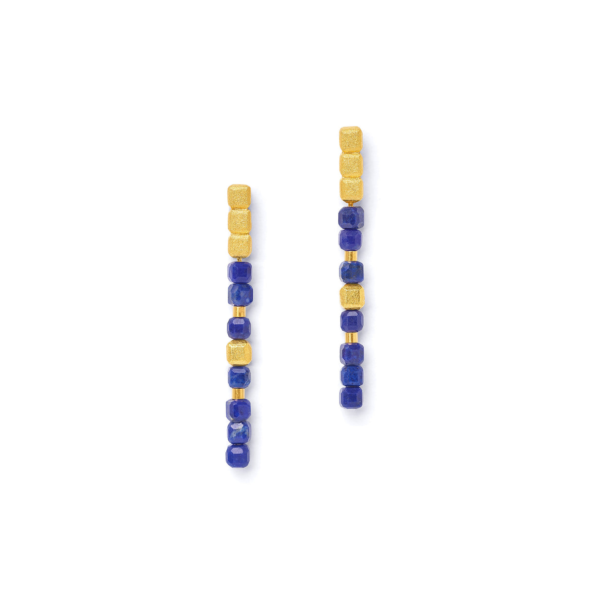 Ohrhänger Cuseni von BERND WOLF aus 24-Karat-goldplattiertem Sterlingsilber mit Lapislazuli, Designlinie Cubes.