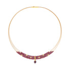 Collier Venibali von BERND WOLF aus 24-Karat-goldplattiertem Sterlingsilber mit Granat, Designlinie Navette.