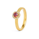 Ring Tisseni von BERND WOLF aus 24-Karat-goldplattiertem Sterlingsilber mit Granat, Designlinie Brilliana.