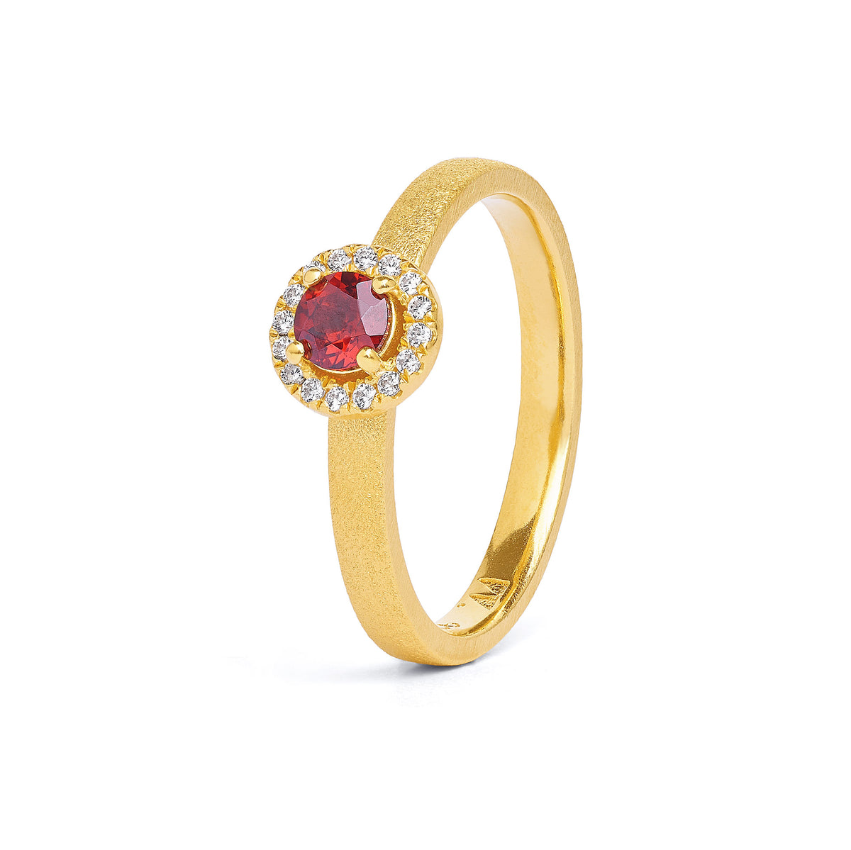 Ring Tisseni von BERND WOLF aus 24-Karat-goldplattiertem Sterlingsilber mit Granat, Designlinie Brilliana.