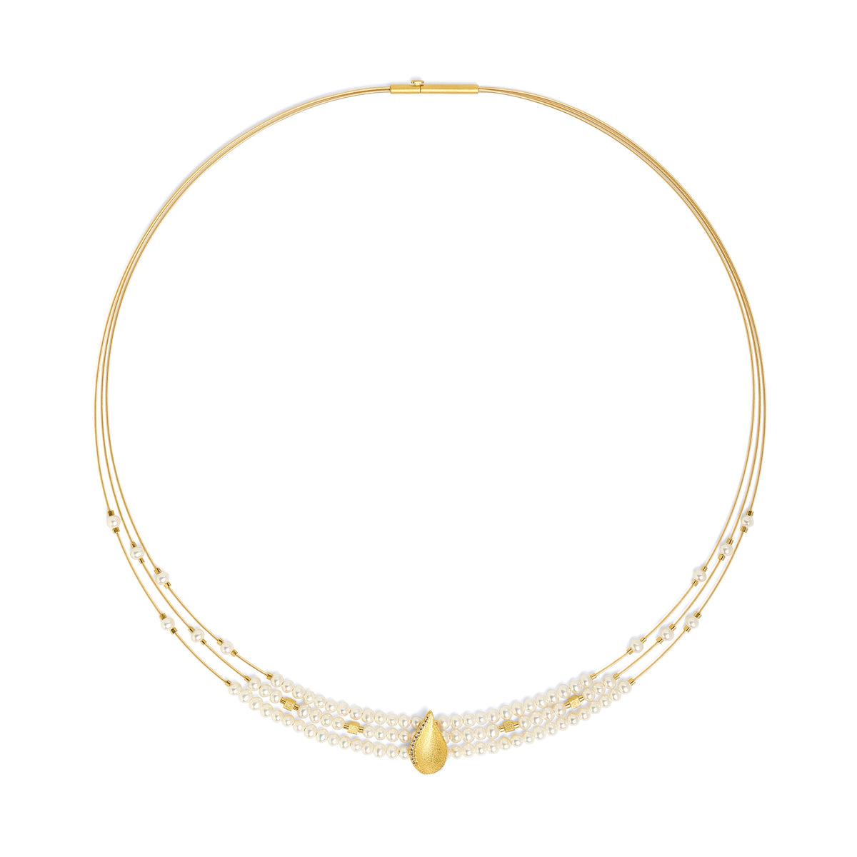 Collier Aquena von BERND WOLF aus 24-Karat-goldplattiertem Sterlingsilber mit Süßwasserperle.