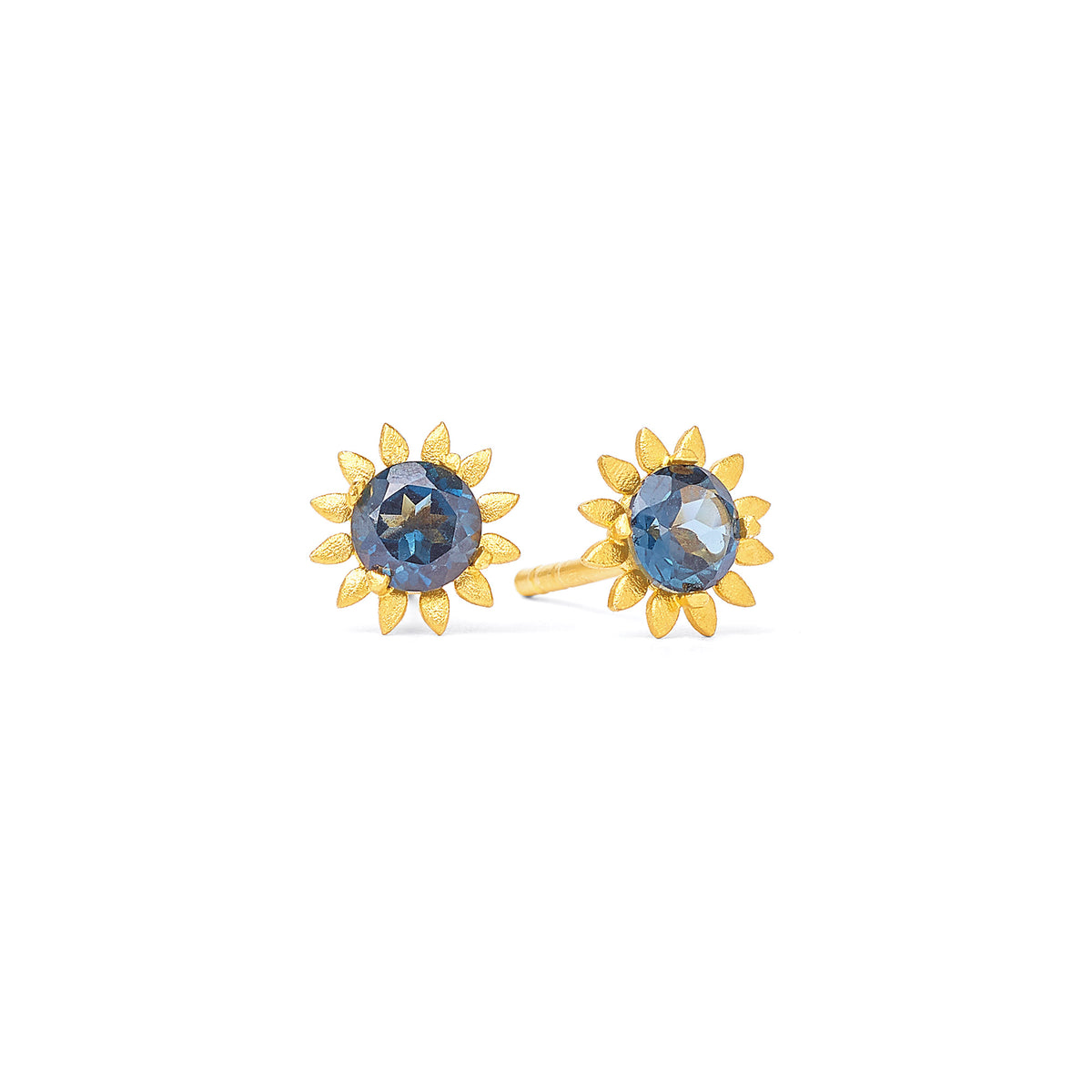 Ohrstecker Soleila von BERND WOLF aus 24-Karat-goldplattiertem Sterlingsilber mit Topas blau, Designlinie Soleil.