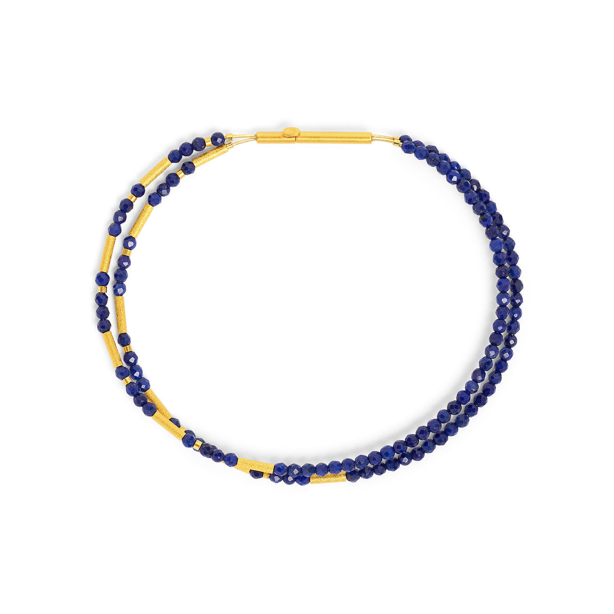 Armreif Clini von BERND WOLF aus 24-Karat-goldplattiertem Sterlingsilber mit Lapislazuli, Designlinie Cleopatra.