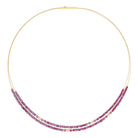 Collier Cusci FS bei Anna von BERND WOLF aus 24-Karat-goldplattiertem Sterlingsilber mit Granat, Designlinie Cubes.