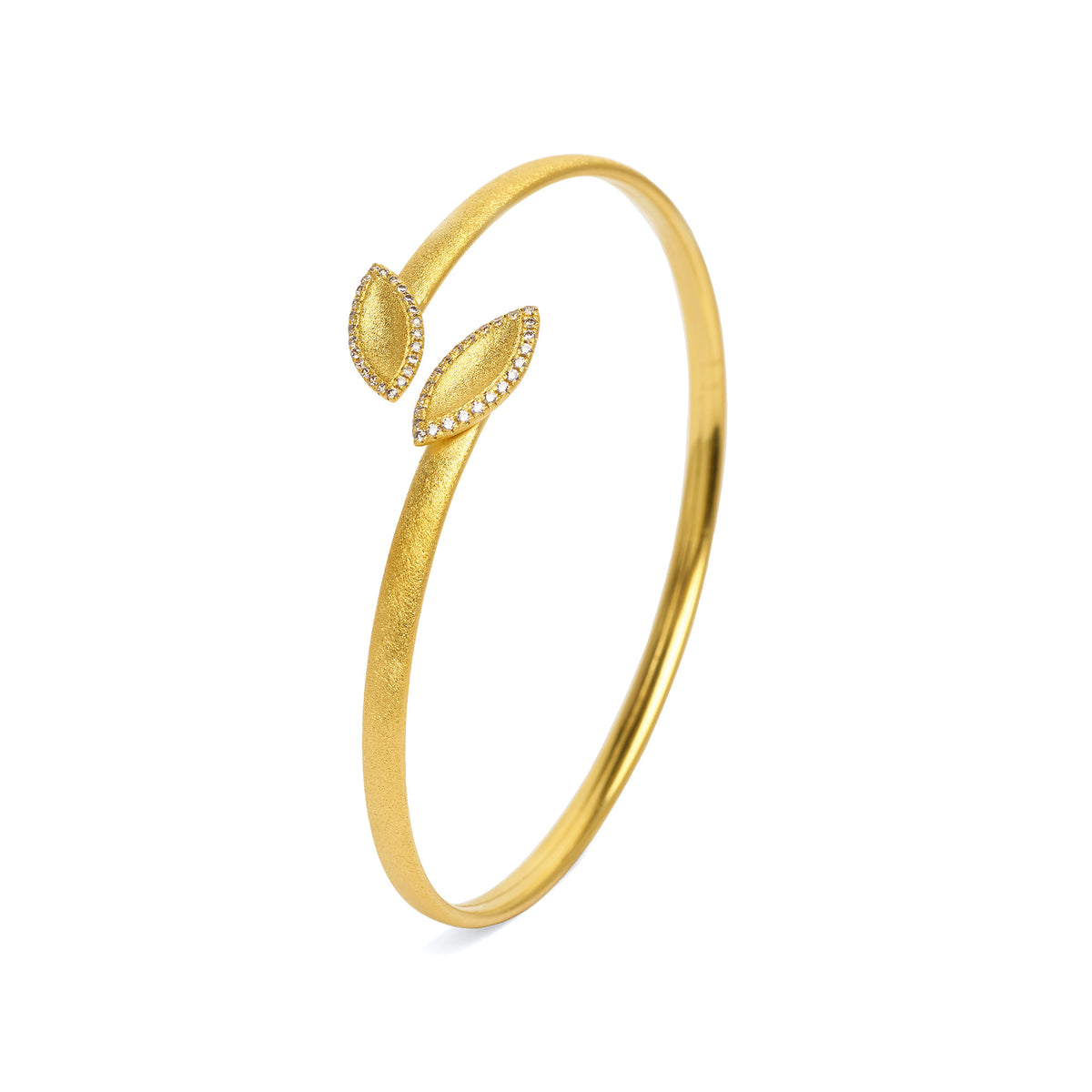 Armreif Navella von BERND WOLF aus 24-Karat-goldplattiertem Sterlingsilber mit Zirkonia, Designlinie Navette.