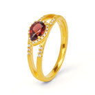 Ring Antoinette von BERND WOLF aus 24-Karat-goldplattiertem Sterlingsilber mit Granat, Designlinie Aqua.