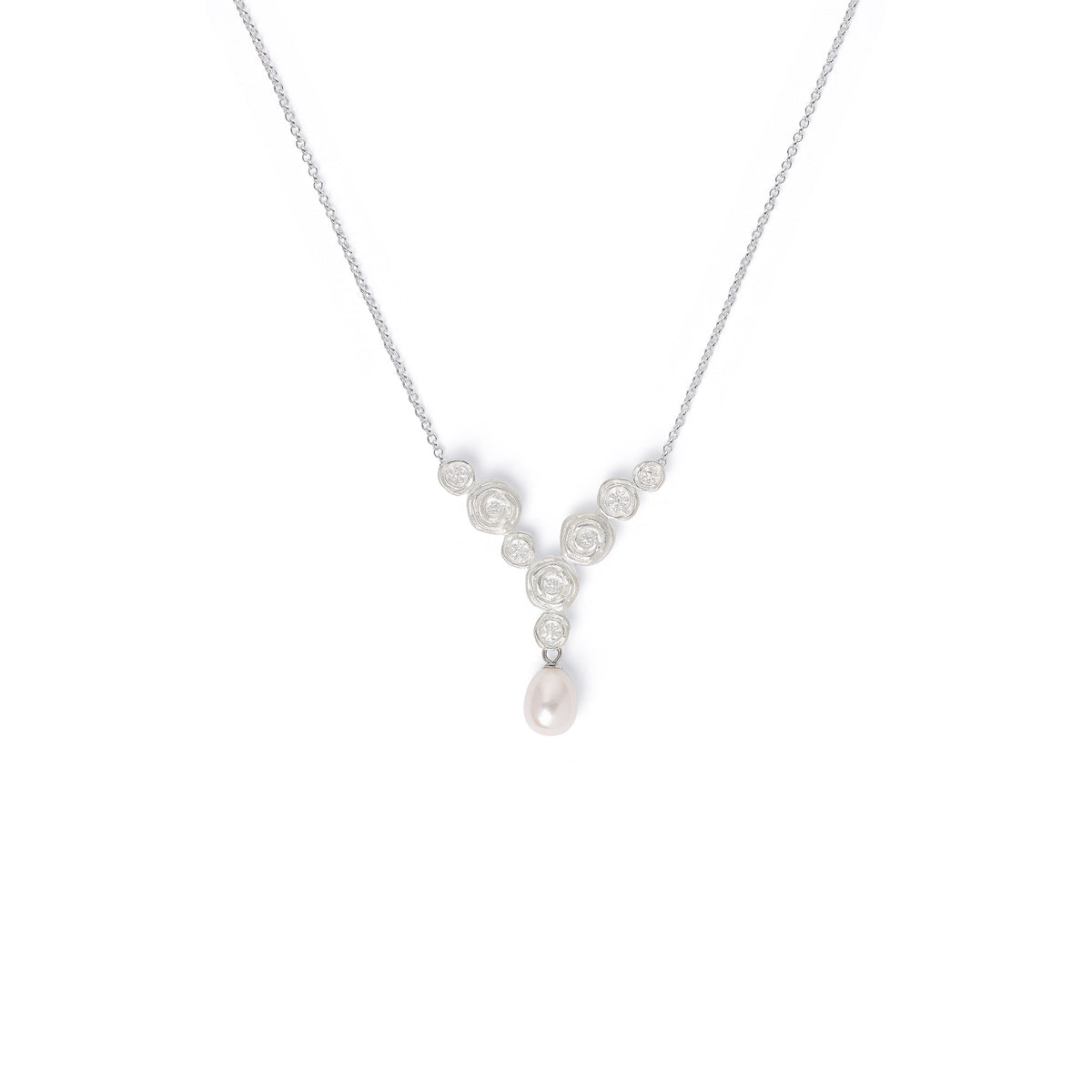 Y-Collier Yarosa von BERND WOLF aus 925er Sterlingsilber mit Süßwasserperle, Designlinie Rose.