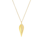 Kette mit Anhänger Fedora von BERND WOLF aus 24-Karat-goldplattiertem Sterlingsilber mit Zirkonia, Designlinie Feather.