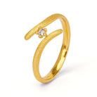 Ring Tamy von BERND WOLF aus 24-Karat-goldplattiertem Sterlingsilber mit Zirkonia, Designlinie Basics.