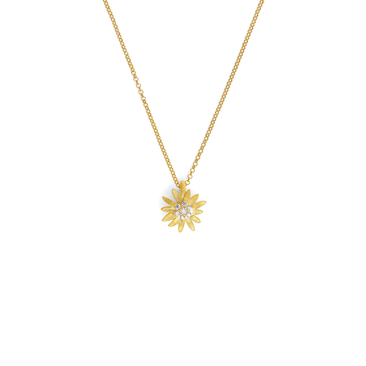 Kette mit Anhänger Edelweiß von BERND WOLF aus 24-Karat-goldplattiertem Sterlingsilber mit Zirkonia, Designlinie Bergwelt.