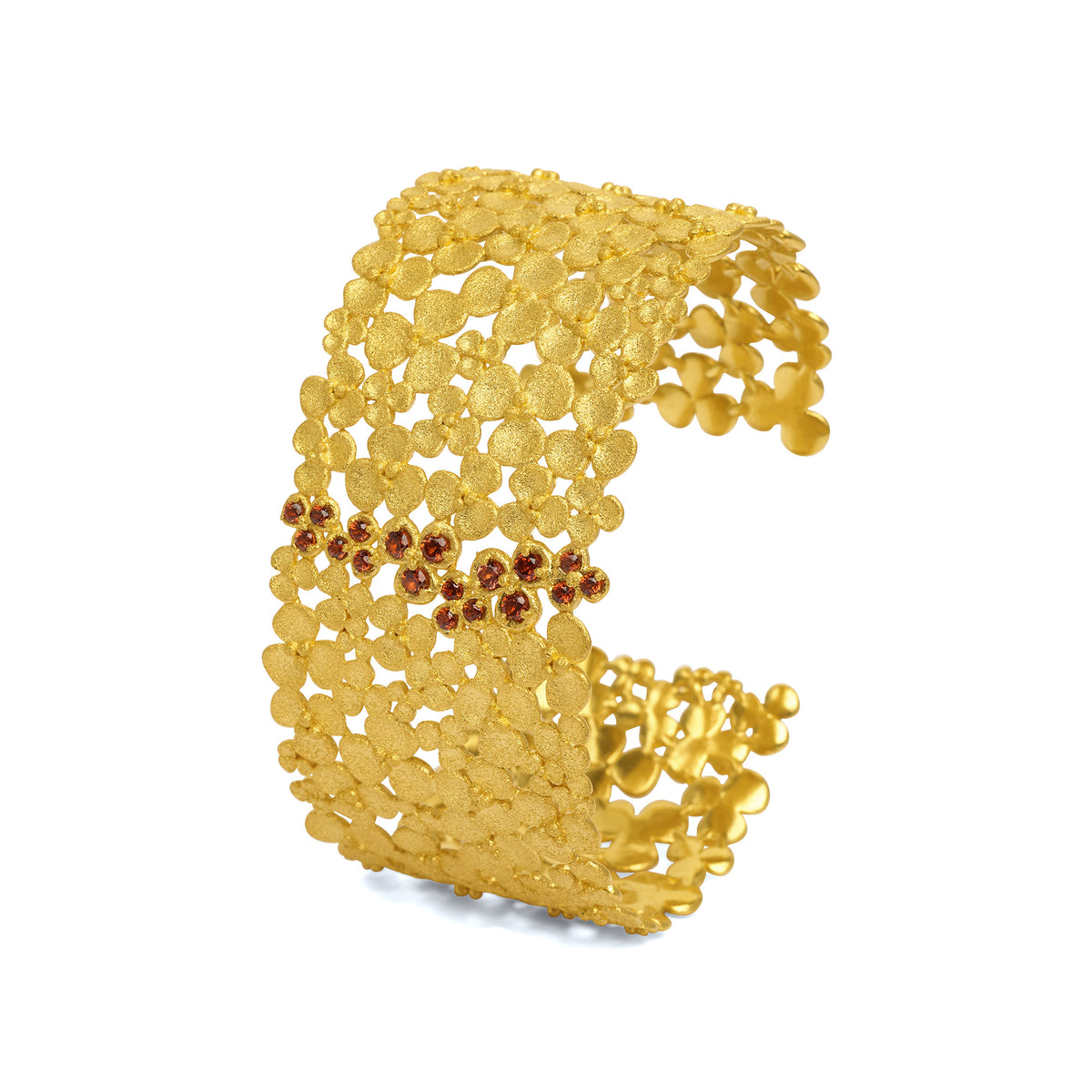 Armreif Leilandia von BERND WOLF aus 24-Karat-goldplattiertem Sterlingsilber mit Granat, Designlinie Flowertimes.