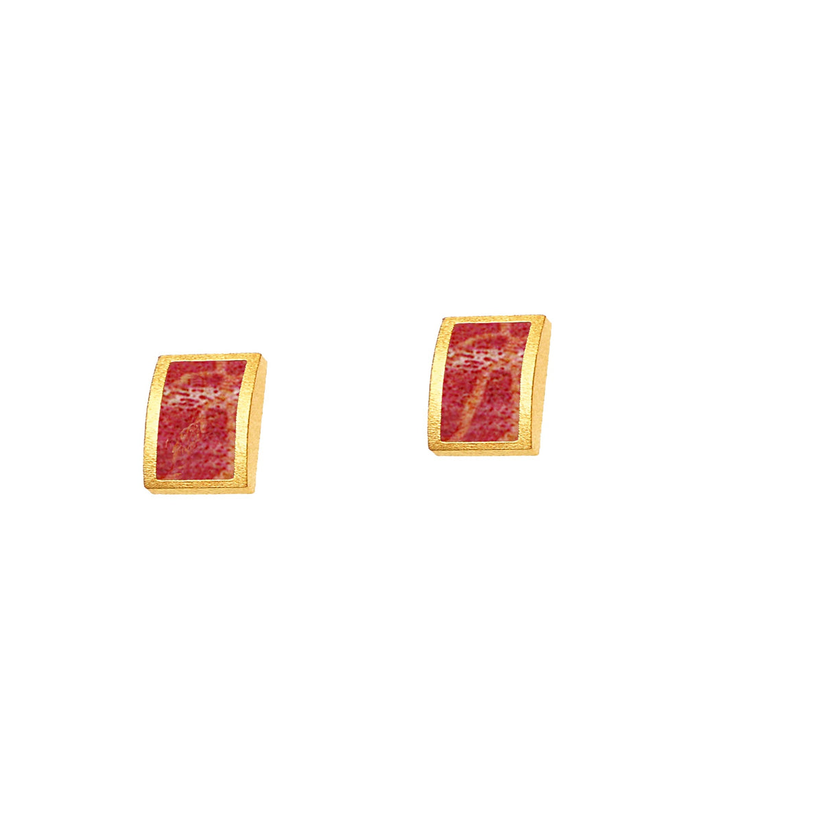 Ohrstecker Colano von BERND WOLF aus 24-Karat-goldplattiertem Sterlingsilber mit Wurzelkoralle, Designlinie Navette.