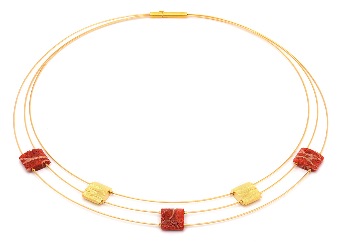 Collier Aladune von BERND WOLF aus 24-Karat-goldplattiertem Sterlingsilber mit Wurzelkoralle, Designlinie Specials.