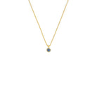 Kette mit Anhänger Arenia von BERND WOLF aus 24-Karat-goldplattiertem Sterlingsilber mit Saphir, Designlinie Pavé Zirkonia.